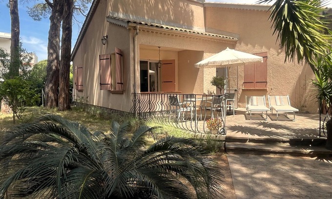 Frejus Plage Apartment | 2P apartment in villa with terrace and garden, 280m from the beach