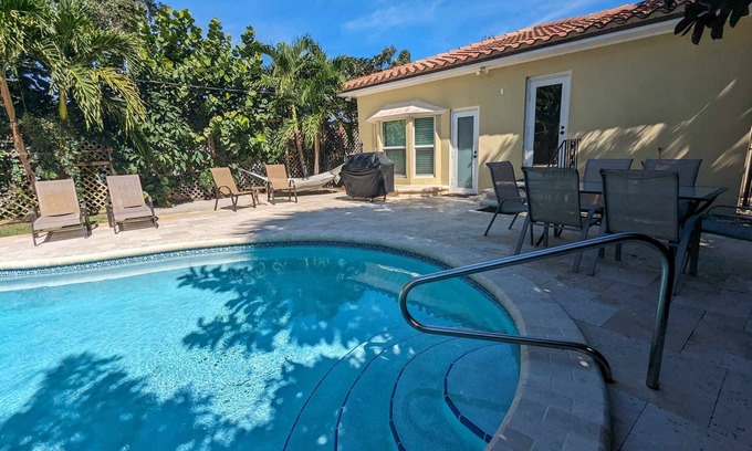 Lakeside Point House | 3/2 Heated Private Pool, 5 Min to Beach