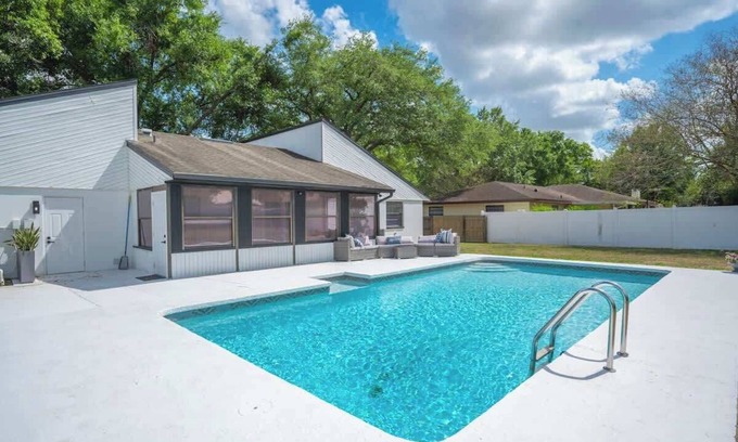 Lakeland House | 3/2 Home - Pool + Gym + Garage + Pet Friendly