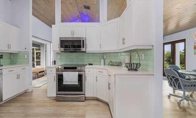 Pine Island Center House | 3/2 Pool Home on the Water in Bokeelia!
