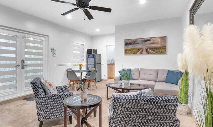 Lauderdale-by-the-Sea Apartment | 3 - A Luxury Beachside Retreat
