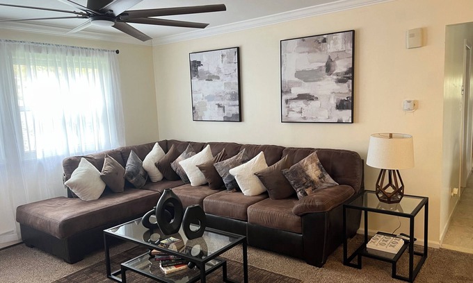 Oyster Bay Apartment | 3 BD APT central location, free parking, fast wifi