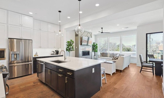 Cedars House | 3-BD Luxury Living w Rooftop Garden Views