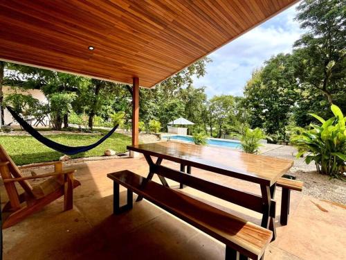 Paraiso Villa | 3 Bdr Villa With Pool , Near beach, Fast Wifi
