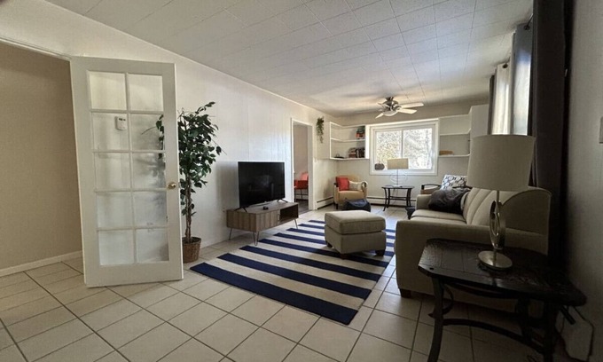 Applegate House | 3 BDRM, hot tub, walk to beach