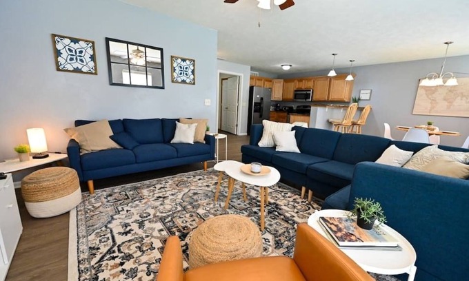 Lincoln House | 3 Bed, 2.5 Bath| Cozy Retreat |8 Guests