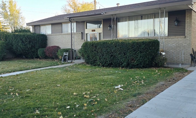 West Valley City House | 3-bed 2-Bath townhome in delightful SLC Close to Ski/Hike/Downtown/Airport