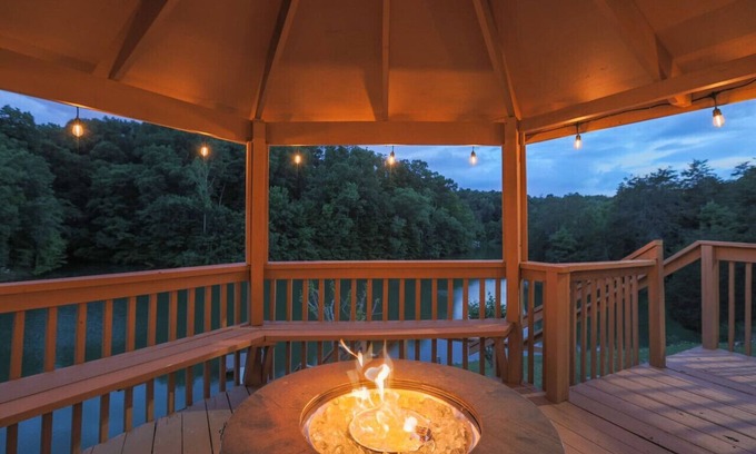 Sevierville Apartment | 3 bed, 3 bath Lakeside Retreat