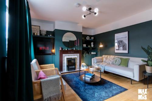 Stratford and New Town Apartment | 3-Bed House - Next to Olympic Park & Westfield