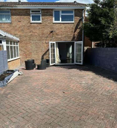Bridgend House | 3 Bed House - Sleeps 6 - Parking - Wifi