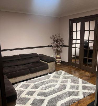 Chafford Hundred House | 3-Bed House - Sleeps 6 Parking & Garden