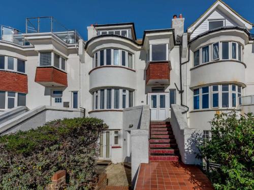 Bexhill-on-Sea Apartment | 3 Bed in Bexhill on Sea BT037