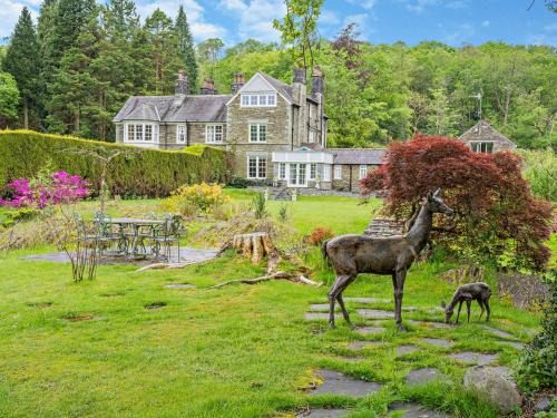 Lakeside House | 3 Bed in Lakeside 94925