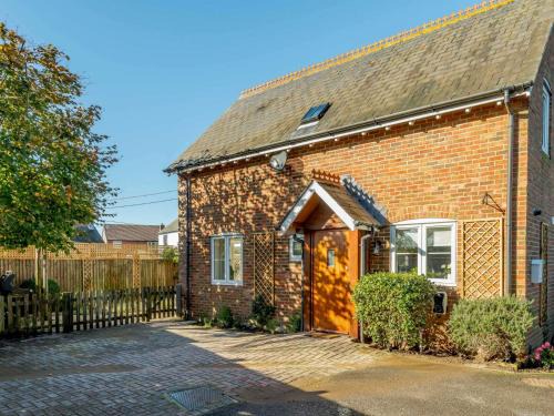 New Forest District House | 3 Bed in Sway 90002