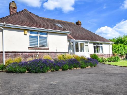 Totland Bay House | 3 Bed in Totland Bay IC110