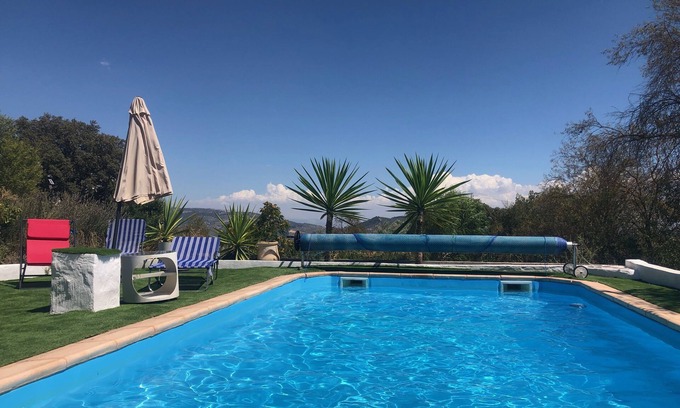 Loja Cabin | 3 Bed Lodge - Sleeps 6 - Pool - Terrace - Parking