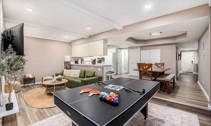 Warren House | 3 Bed Metro Detroit Gem w/Games & Netflix
