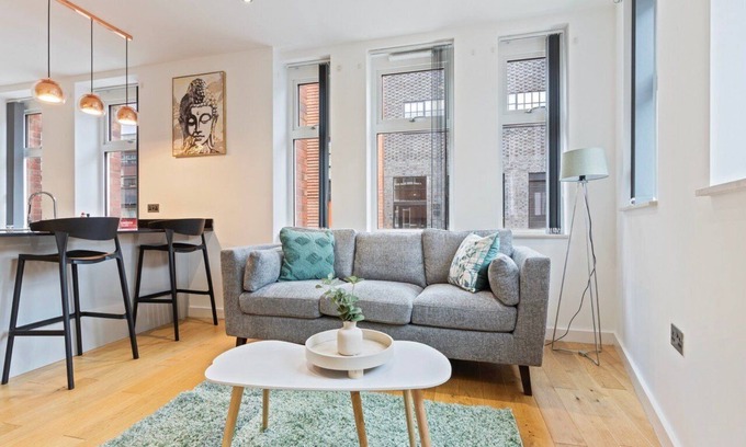 Birmingham City Centre Apartment | 3 Bed Room Central Apt in Jewellery Quarter