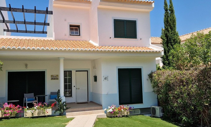 Vale do Garrao Villa | 3 Bed Villa for Rent in Varandas do Lago (Quinta do Lago)