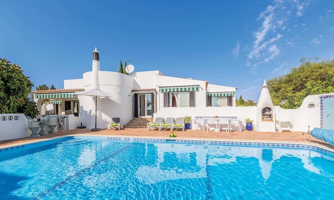 Areias Dos Moinhos Villa | 3 bed villa, private pool and close to beach