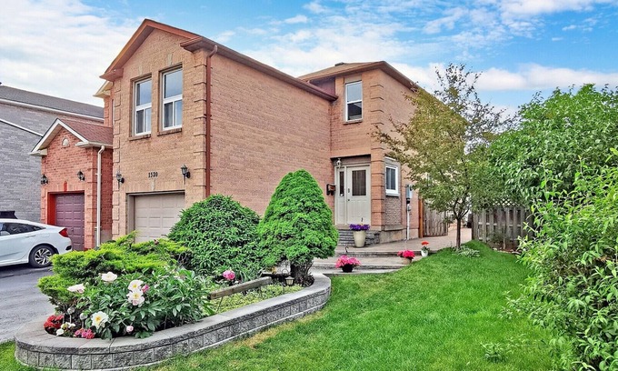 Clearview House | 3 Bedroom 2.5 Bathroom House with Pool Table, Swing, Outdoor BBQ & Gym