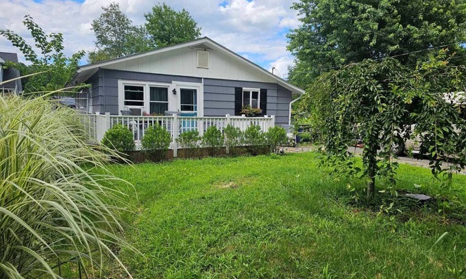 New Paltz Cottage | 3 bedroom 2 bath Cottage with Pellet stove in Vibrant New Paltz