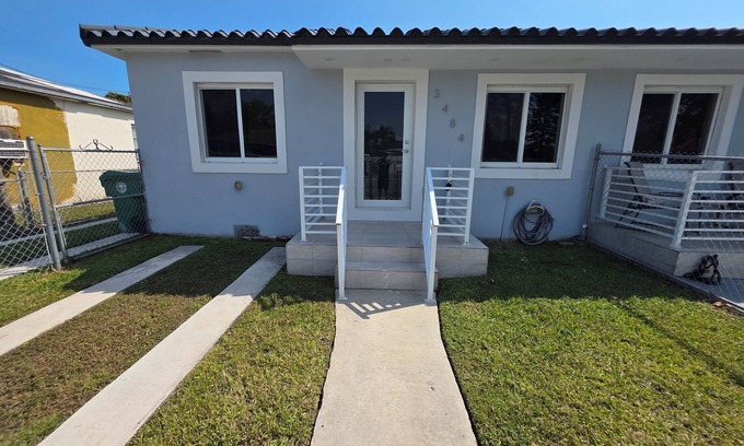 Coral Way House | 3-bedroom 2 Bathroom house in phenomenal Miami, Spectacular location!