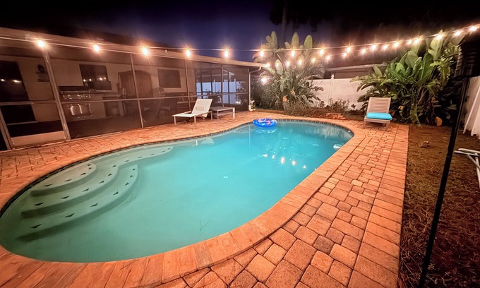 San Carlos Park House | 3 Bedroom 2 Bathroom Pool & Outdoor Kitchen