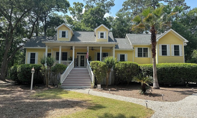 Melrose on the Beach House | 3 bedroom/3.5 baths, Landtrans included Melrose Pool Open!,