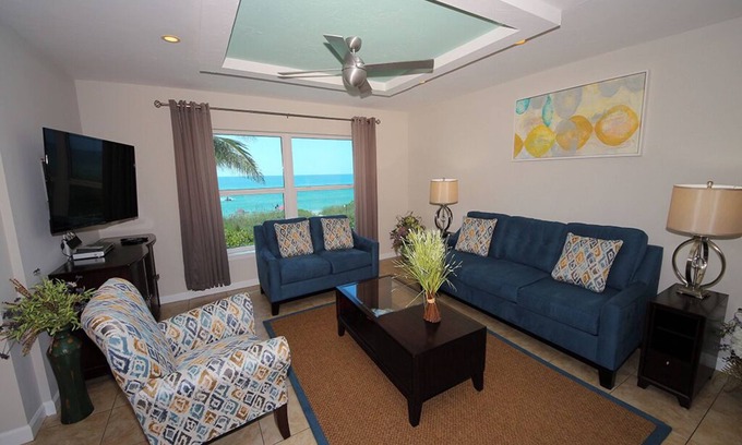 Longboat Key Condo | 3-bedroom, 3 bath condo in beautiful Longboat Key. Beachfront views w/pool.