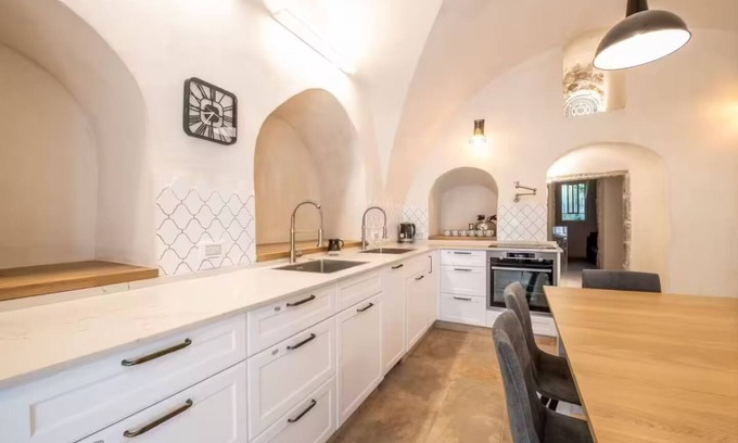 Jerusalem City Centre House | 3-bedroom 3 Bath house Nachlaot
