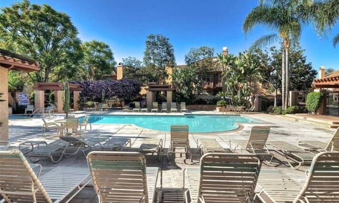 Tustin House | 3 bedroom + 3 full bathroom modern home in Tustin/Irvine. 15 MINUTES TO DISNEY