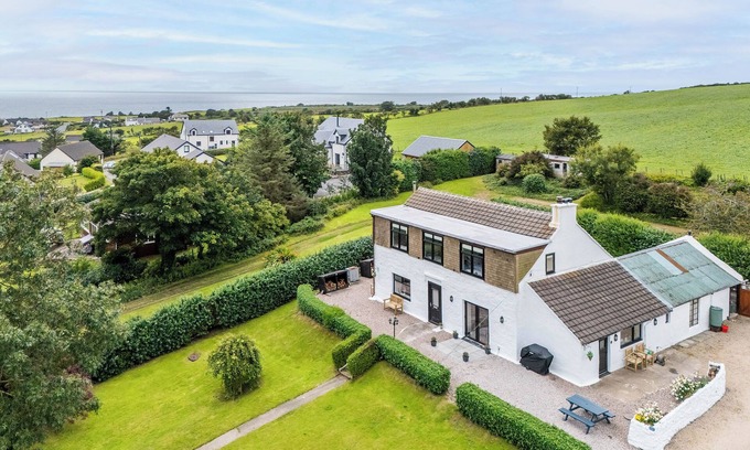 Blackwaterfoot Cottage | 3 bedroom accommodation in Blackwaterfoot