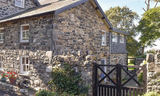 Llwyngwril Cottage | 3 bedroom accommodation in Llwyngwril, near Barmouth