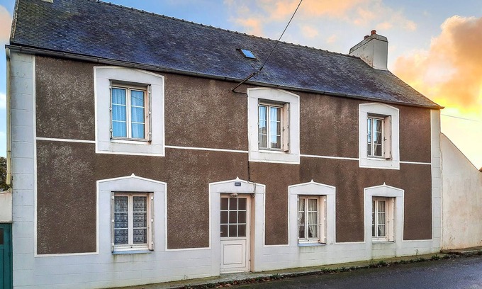 Plouigneau House | 3 bedroom accommodation in Plouigneau