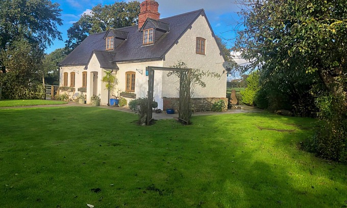 Saint Asaph Cottage | 3 bedroom accommodation in St Asaph