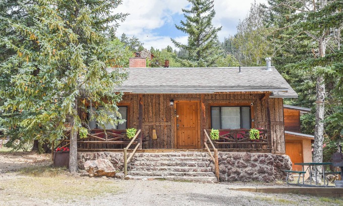 Red River Cabin | 3 bedroom accommodation in Red River