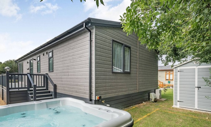 Yaxham Cabin | 3 bedroom accommodation in Yaxham, Dereham
