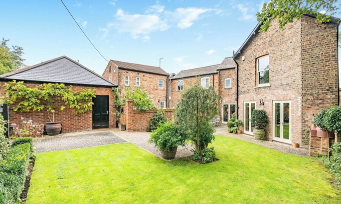 York Cottage | 3 bedroom accommodation in Mount Vale, near York