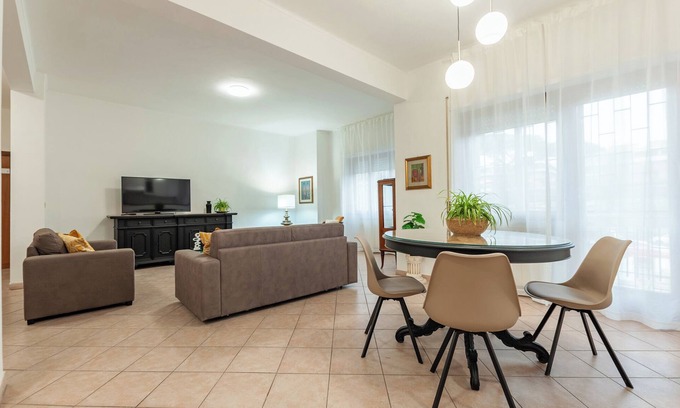 Quartiere XXXIII Lido di Ostia Ponente Apartment | 3-bedroom apartment in awesome Lido di Ostia with AC, WiFi