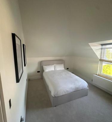 Woodside Apartment | 3 bedroom apartment