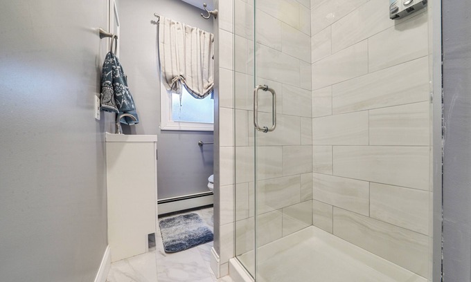 Elizabeth Apartment | 3-bedroom apartment in lovely Elizabeth with WiFi, AC