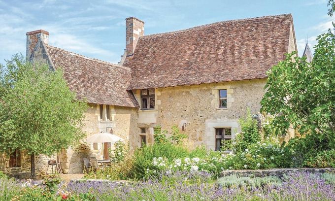 Cheille House | 3 bedroom awesome home in Cheille Bourg