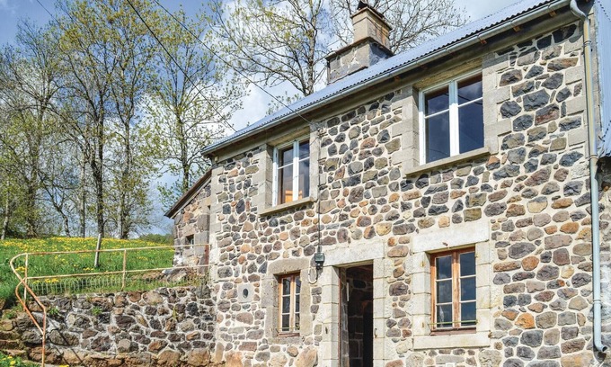 Saint-Hippolyte House | 3 bedroom beautiful home in Cheylade