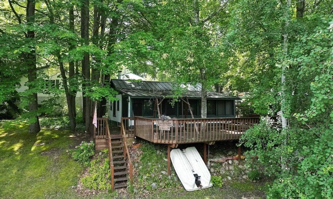 Harrison Cabin | 3 bedroom Cabin on Bertha Lake w/private beach!