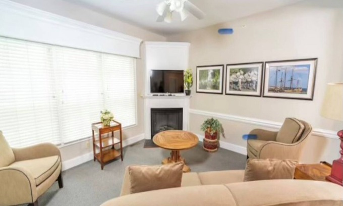 Lackey Condo | 3-bedroom condo in beautiful Williamsburg with lots of amenities