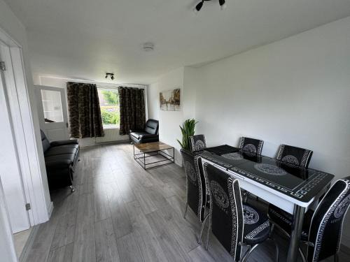 Reading House | 3-Bedroom Cosy Reading House