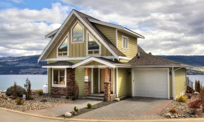 Central Okanagan House | 3 Bedroom Cottage at La Casa with Stunning Lake Okanagan Views!