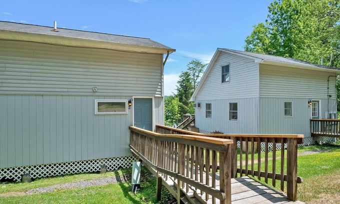 Cooperstown - Otsego Lake Cottage | 3 Bedroom Cottage that sleeps 10 minutes from Cooperstown on Otsego Lake