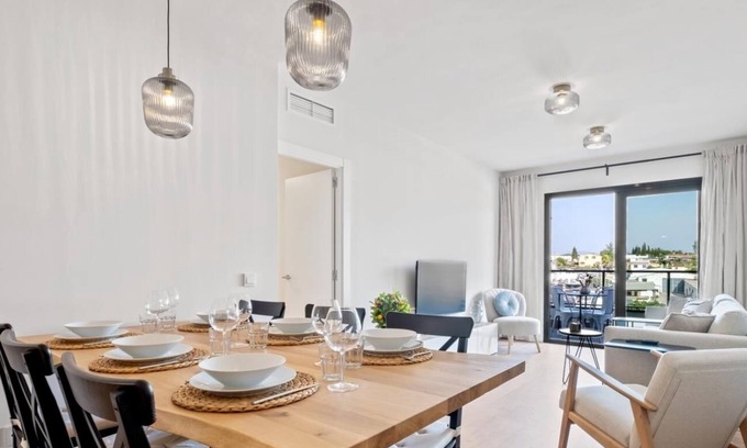 Las Lagunas Apartment | 3 bedroom Flat in Mijas suite with pool and parking
